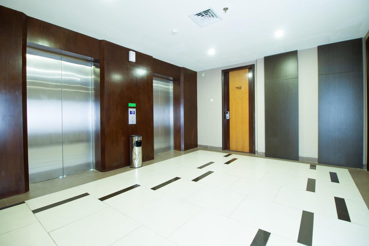 Reddoorz Near Roxy Otel Cakarta Dış mekan fotoğraf