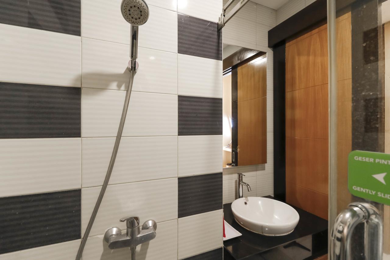 Reddoorz Near Roxy Otel Cakarta Dış mekan fotoğraf