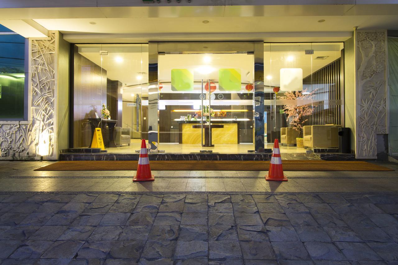 Reddoorz Near Roxy Otel Cakarta Dış mekan fotoğraf