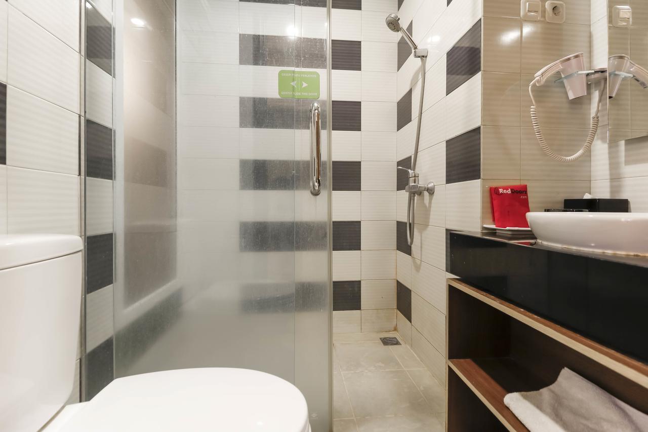 Reddoorz Near Roxy Otel Cakarta Dış mekan fotoğraf