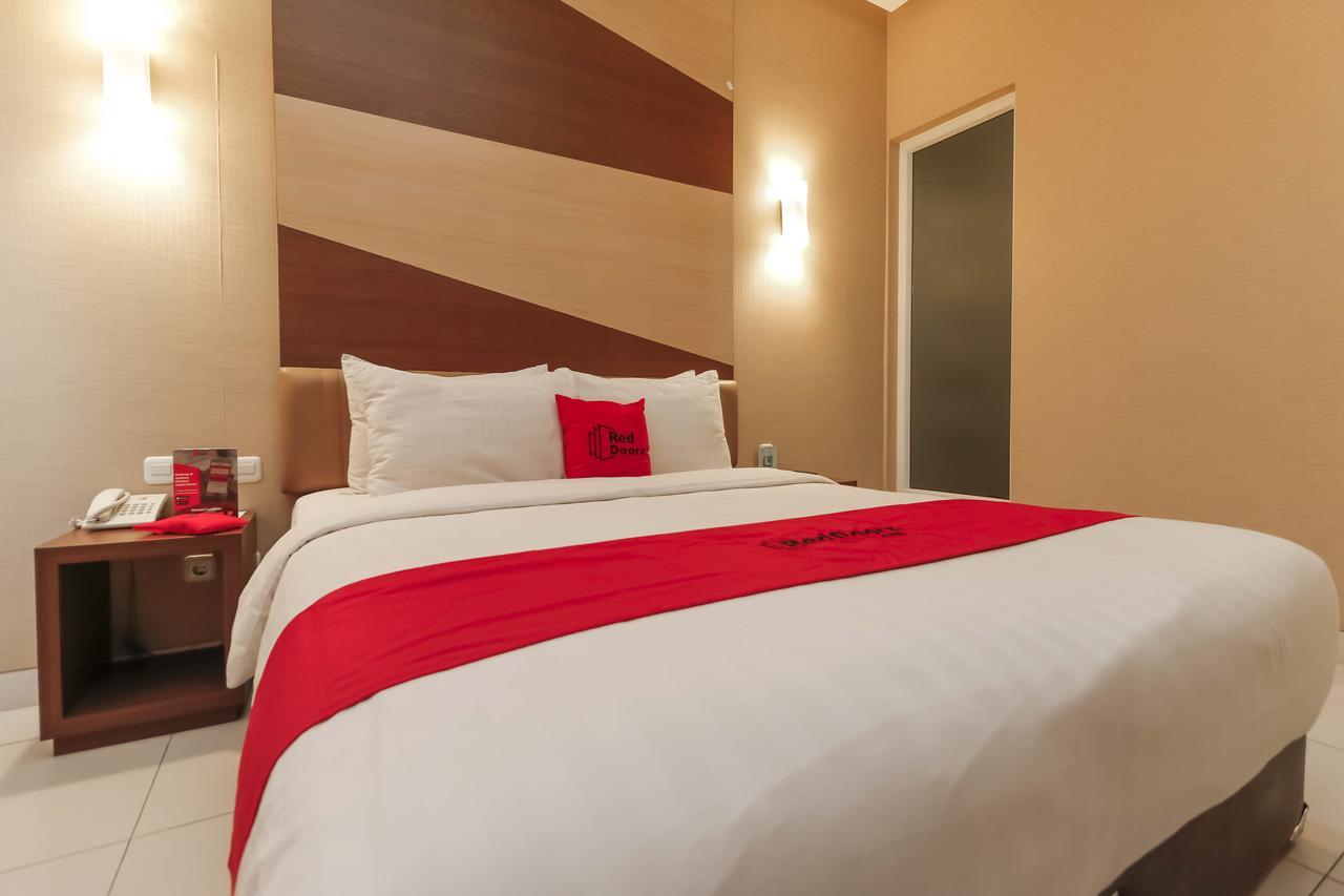 Reddoorz Near Roxy Otel Cakarta Dış mekan fotoğraf